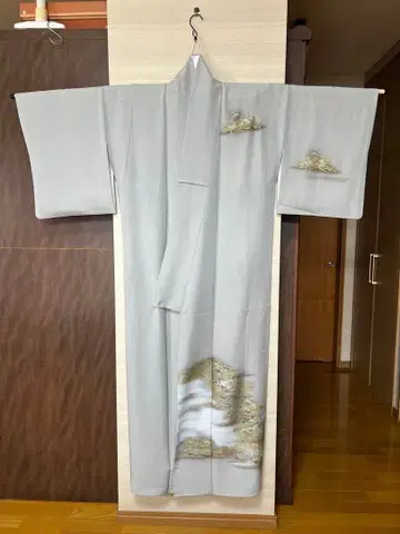 그레이의 호몬기 산과 구름 자수 사가비제