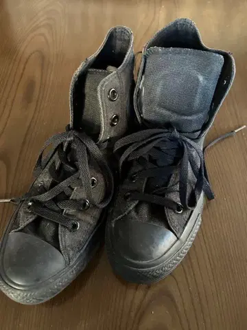 CONVERSE 블랙 하이컷 스니커즈