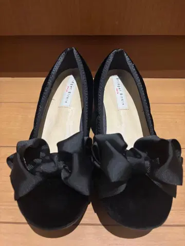 Bridget Birkin 리본 펌프스
