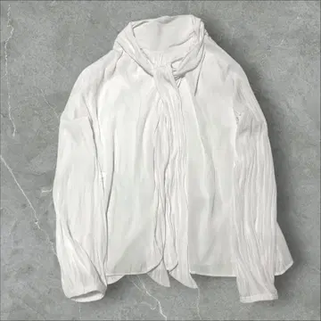 새상품급 PLST 라이트 새틴 보타이 블라우스 M 화이트 플라스테