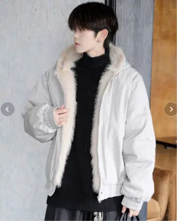 루즈 실루엣 숏 기장 인조 모피 디자인 지퍼 후드 충전솜 블루종