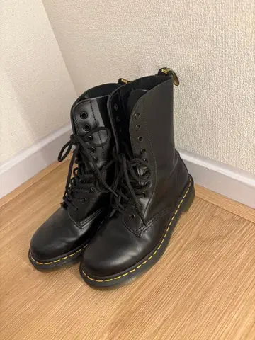 닥터 마틴 1490 10홀 부츠 UK3