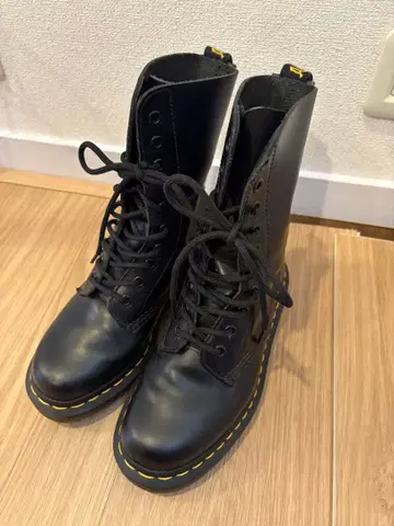 닥터 마틴 1490 10홀 부츠 UK3