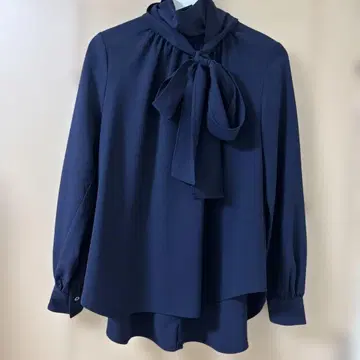 PLST 플라스테 비에라 보타이 블라우스 네이비 S 사이즈