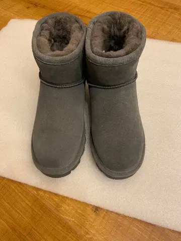 Bearpaw 그레이 숏부츠