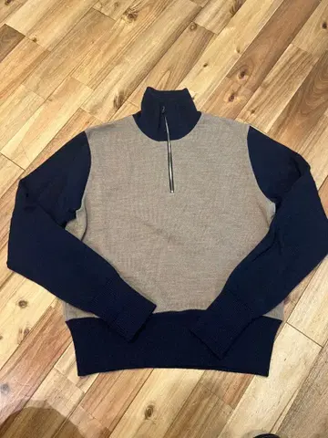 atlast&co 하프 집 니트 네이비 베이지