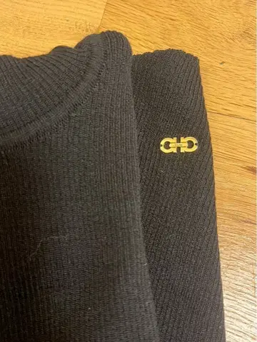 [ 컨디션 최상 ] 살바토레 페라가모 터틀넥 스웨터 M 사이즈