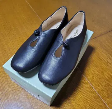 [ 새상품급 ] 키다리 아저씨 플랫 펌프스 가죽 신발 블랙