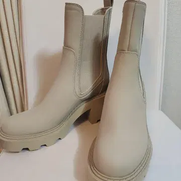 ZARA 베이지 부츠 통굽 39