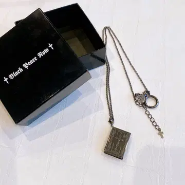 [ Black Peace Now ] 책 모양 목걸이 고스로리