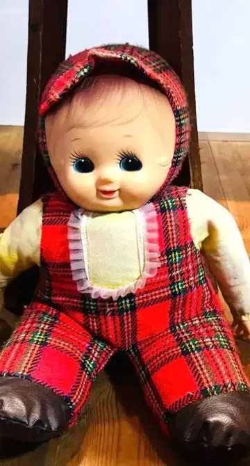 레트로 봉제 인형 아기 인형 baby 안고 있는 인형
