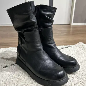 블랙 가죽 부츠