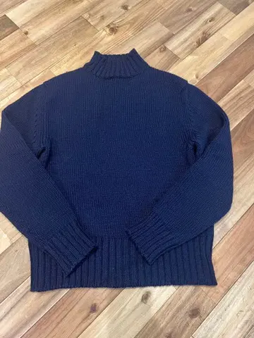 텐더로인 하이넥 니트