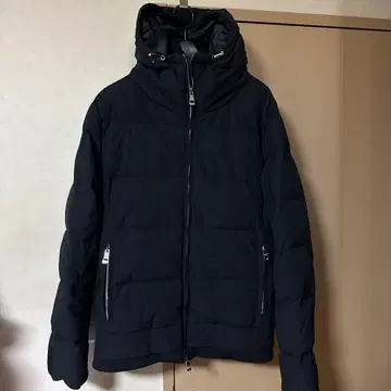 AKM 블랙 후드 부착 다운 자켓
