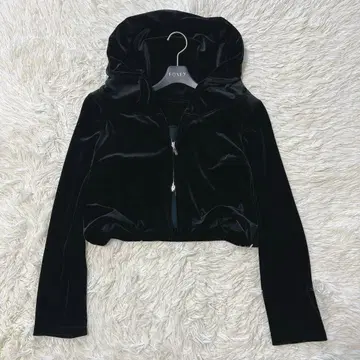 VELOUR NOIR FOXEY 폭시 숏 후드티