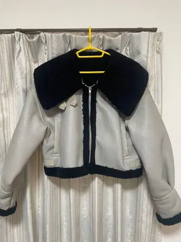 MURUA 오버칼라 숏 페이크 무스탕