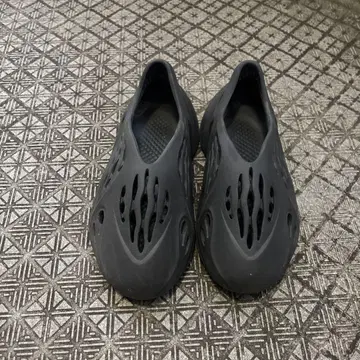 yeezy 폼 러너 27.5 블랙 그레이