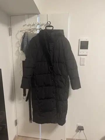 ESKI 롱 기장 블랙 다운 자켓