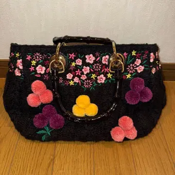 TO BE CHIC 블랙 꽃 펄 블랙 플라워 백
