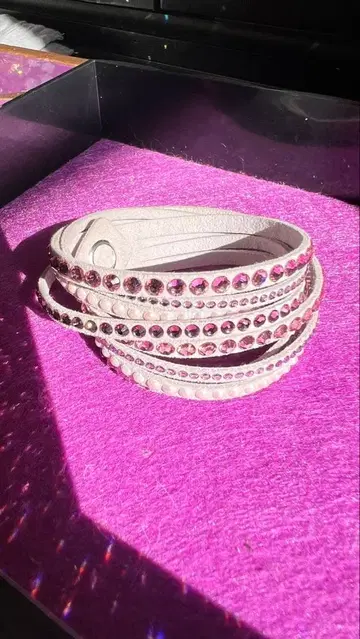 Swarovski 연보라색 스톤 장식 랩 팔찌