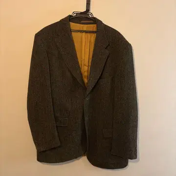 올리브 그린 계열 트위드 테일러드 자켓