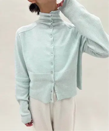 10/28 한정 판매 Hella HIGHNECK KNIT CARDIGAN