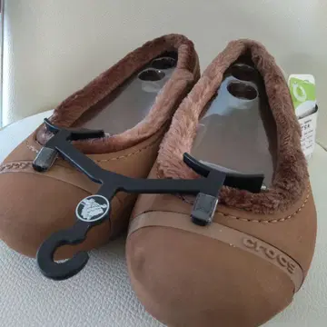 새상품 crocs 브라운 24cm