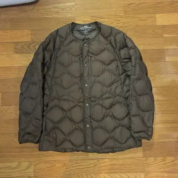유니클로 UNIQLO 화이트 마운티니어링 울트라 라이트 다운 XL