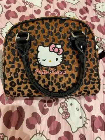 새상품 키티 백 아베일 선착순!