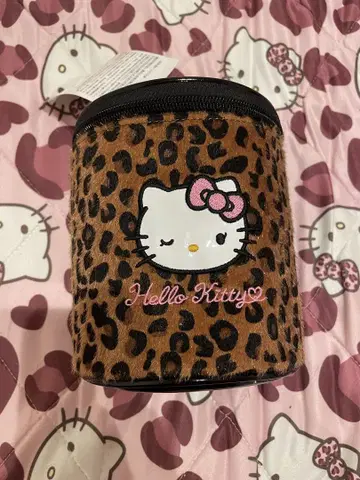 새상품 키티 파우치 레오파드 무늬