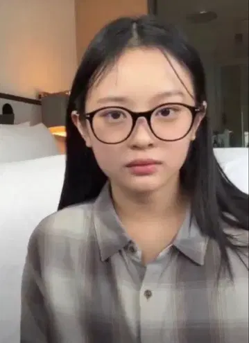 유니클로 NewJeans 하니 착용 체크 셔츠 UNIQLO