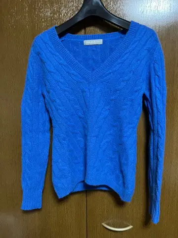 DAMA V넥 캐시미어 케이블 니트 스웨터