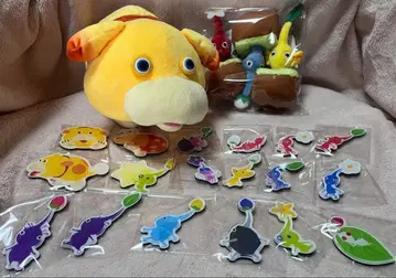 피크민 봉제 인형과 마그넷