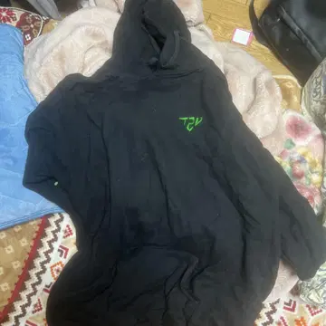 T2V 블랙 후드티 가격 인하 가능