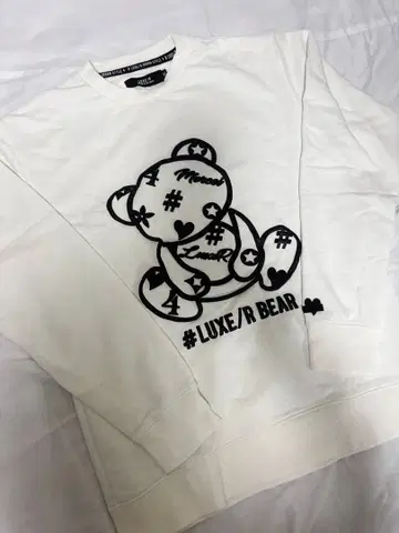 LUXE/R 모노그램 베어 자수 맨투맨