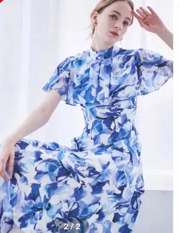 And Couture 케이프 플라워 원피스