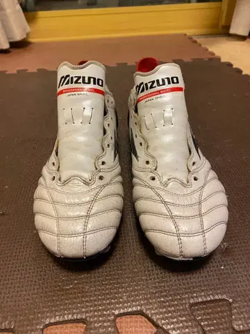 Mizuno Morelia NEO3