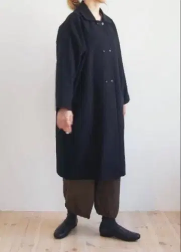 TANDEY 오로네 6개 버튼 벌룬 코트