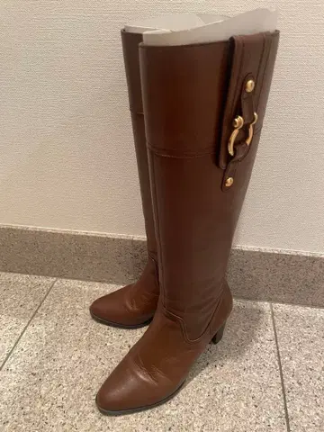 [ 새상품급 ] 다이애나 버클 부츠 22.5cm