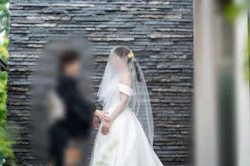 화이트 오프숄더 웨딩 드레스