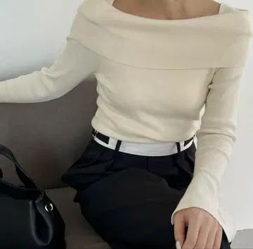 카프리슈 마쥬 오프숄더풍 스퀘어 니트