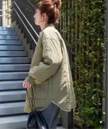 리플이 달린 충전솜 블루종