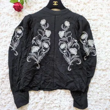 아메리 AMERI LADY EMBROIDERY PUFF BLOUSE