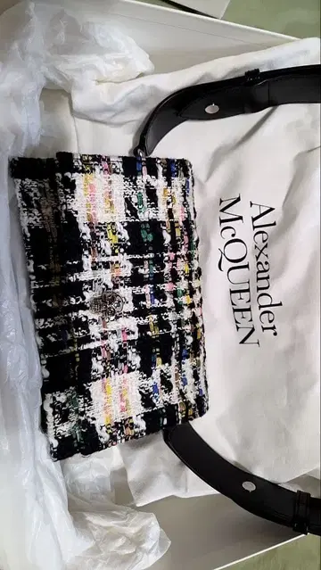 Alexander McQueen 트위드 숄더백