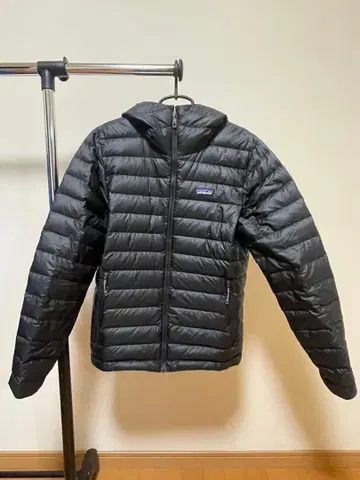 새상품급 Patagonia 다운 스웨터 후디 블랙 일본 사이즈 M