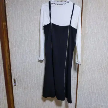 스트랩 포함 블랙 원피스