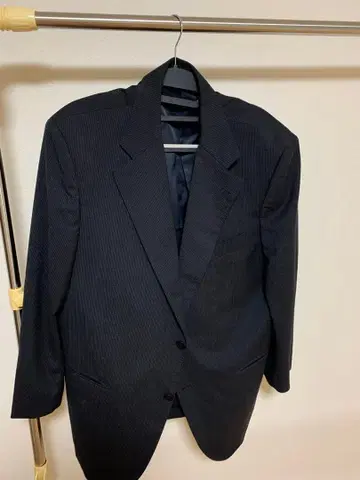 다크 블루 스트라이프 비즈니스 정장