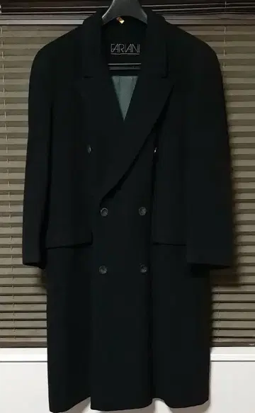 울과 캐시미어 소재의 더블 브레스트 롱 코트