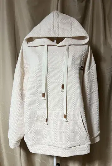 네리엘라 아이보리 후드 부착 후드티