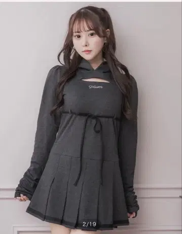 pium 컷 아웃 플리츠 쭈리 미니 원피스